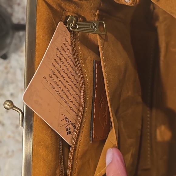 NWT Patricia Nash Kisslock Clutch with detachable strap - Picture 7 of 11